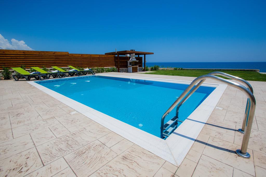 Antonoglou Beach Villas - Waterfront Luxury Retreat Лахания Стая снимка